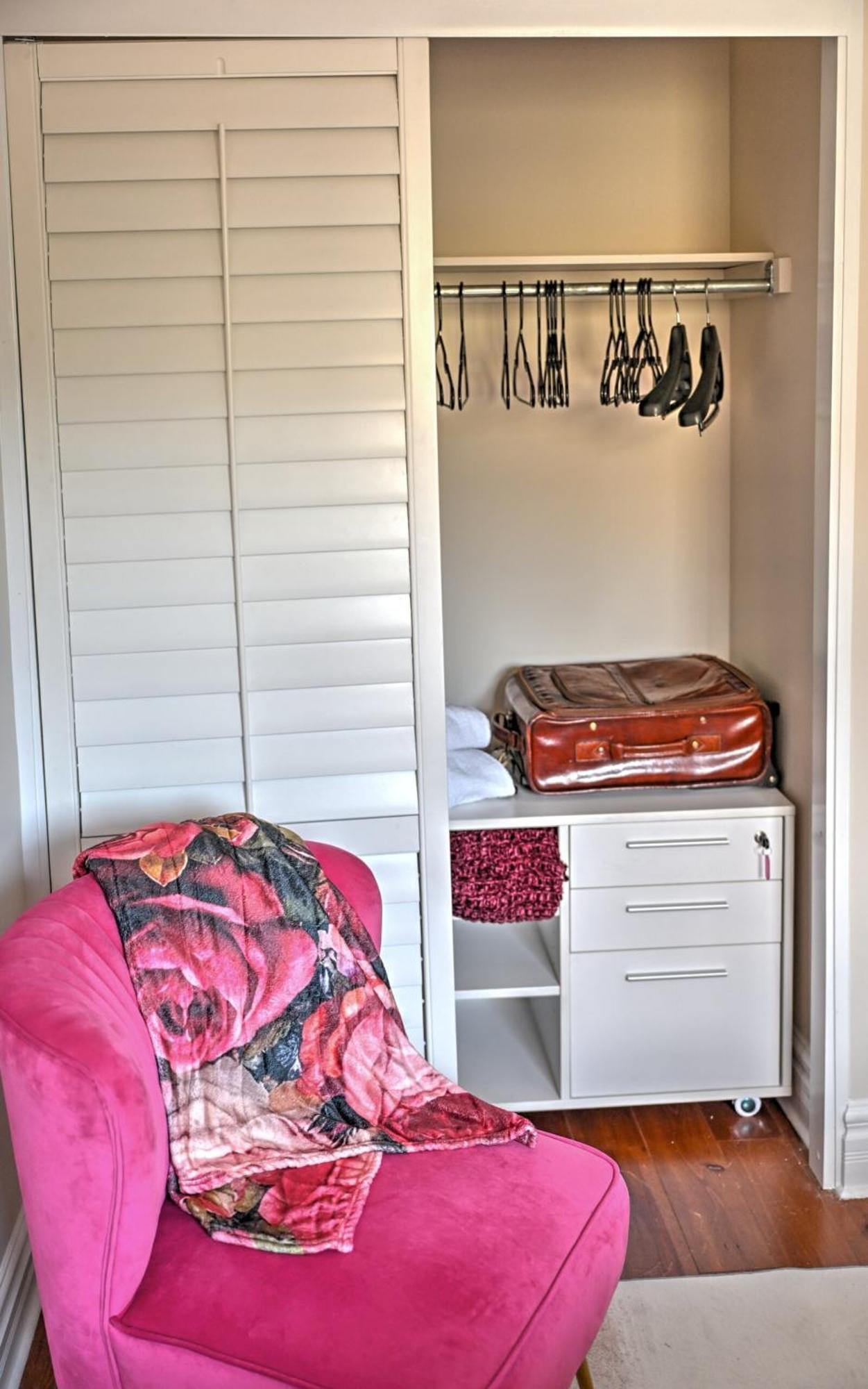 Welcome Home! Acores Bed & Breakfast Toronto Room photo