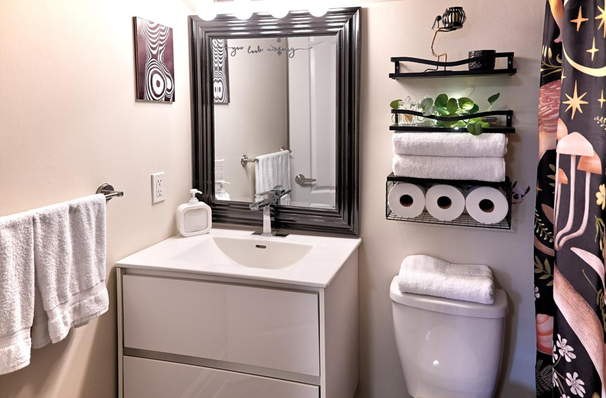 Welcome Home! Acores Bed & Breakfast Toronto Room photo